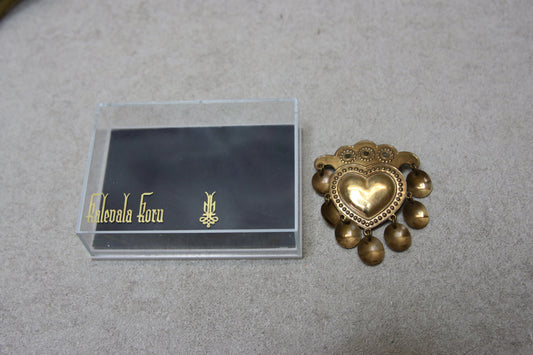 Kalevala Koru Suolasydän rintaneula rasialla Germund Paaer