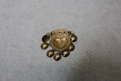 Kalevala Koru Suolasydän rintaneula rasialla Germund Paaer