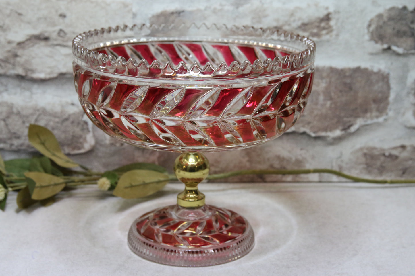 Jalallinen Malja Puna-kulta-kirkas