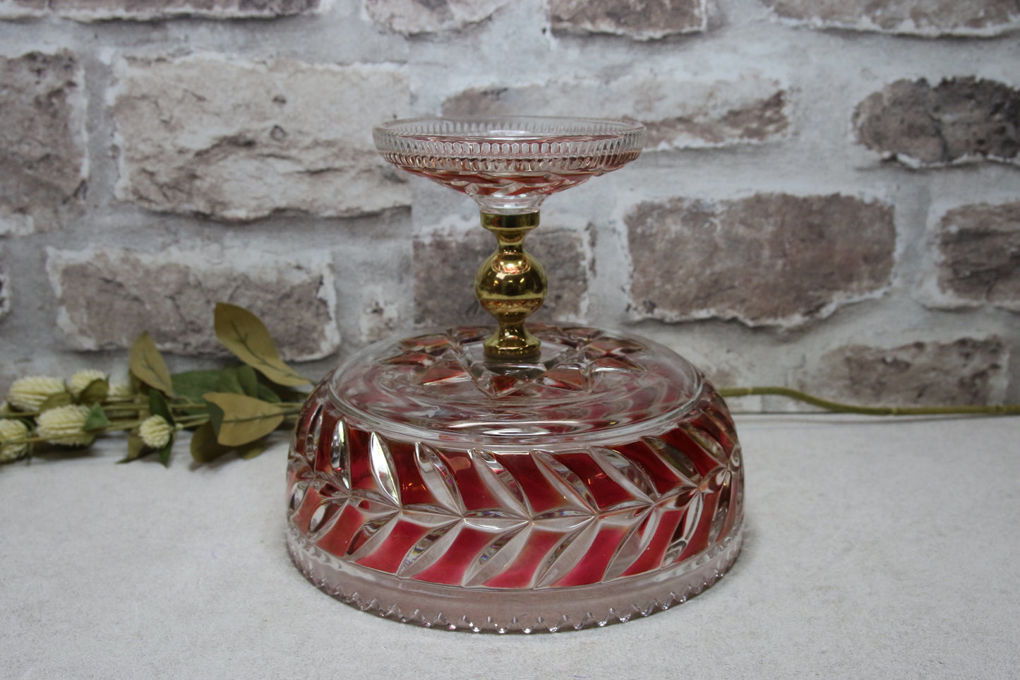 Jalallinen Malja Puna-kulta-kirkas