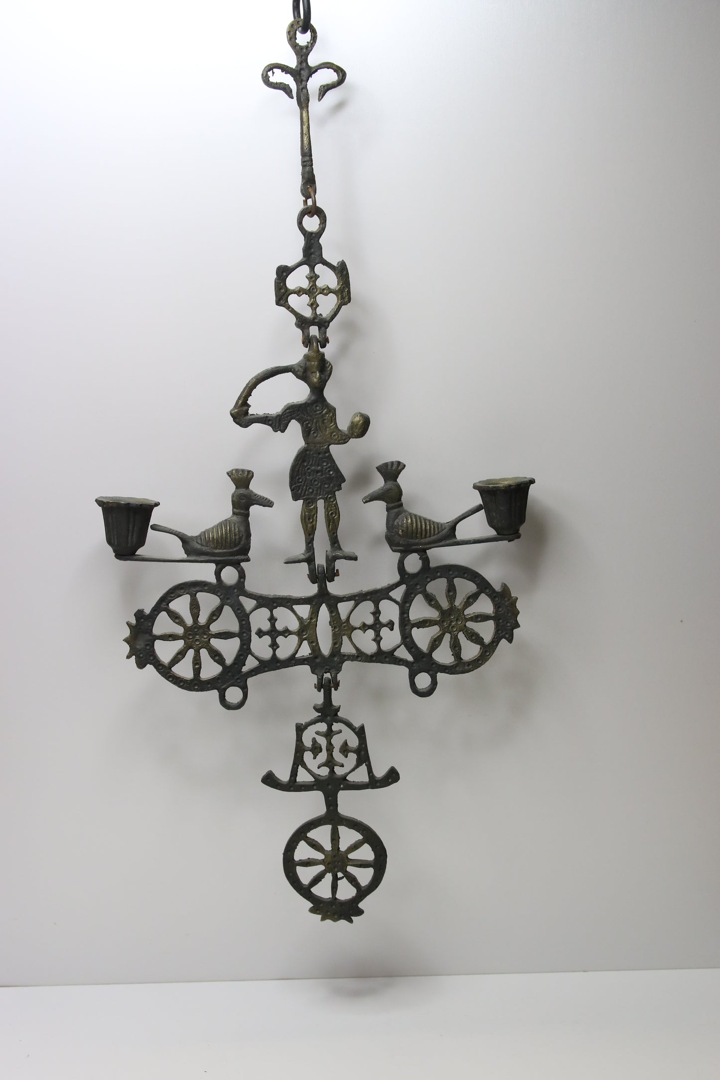 Bysanttilaistyylinen valurauta seinäkynttelikkö