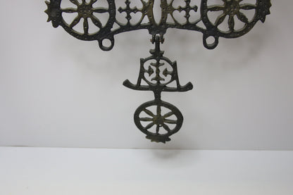 Bysanttilaistyylinen valurauta seinäkynttelikkö