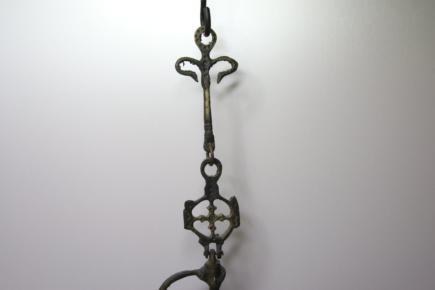 Bysanttilaistyylinen valurauta seinäkynttelikkö