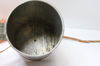 Mittakannu peltinen 1l