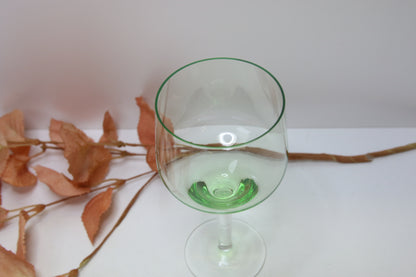 Vihreä-kirkas jalallinen lasi