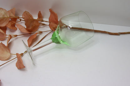 Vihreä-kirkas jalallinen lasi