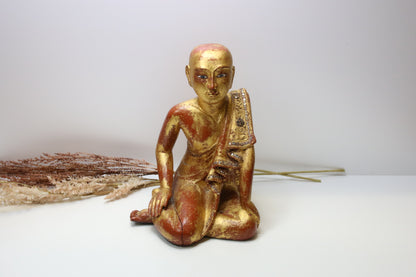Buddha veistos/patsas puuta