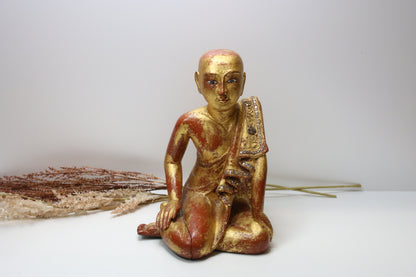 Buddha veistos/patsas puuta