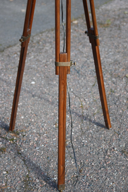 Boknäs Tripod Lattiavalaisin