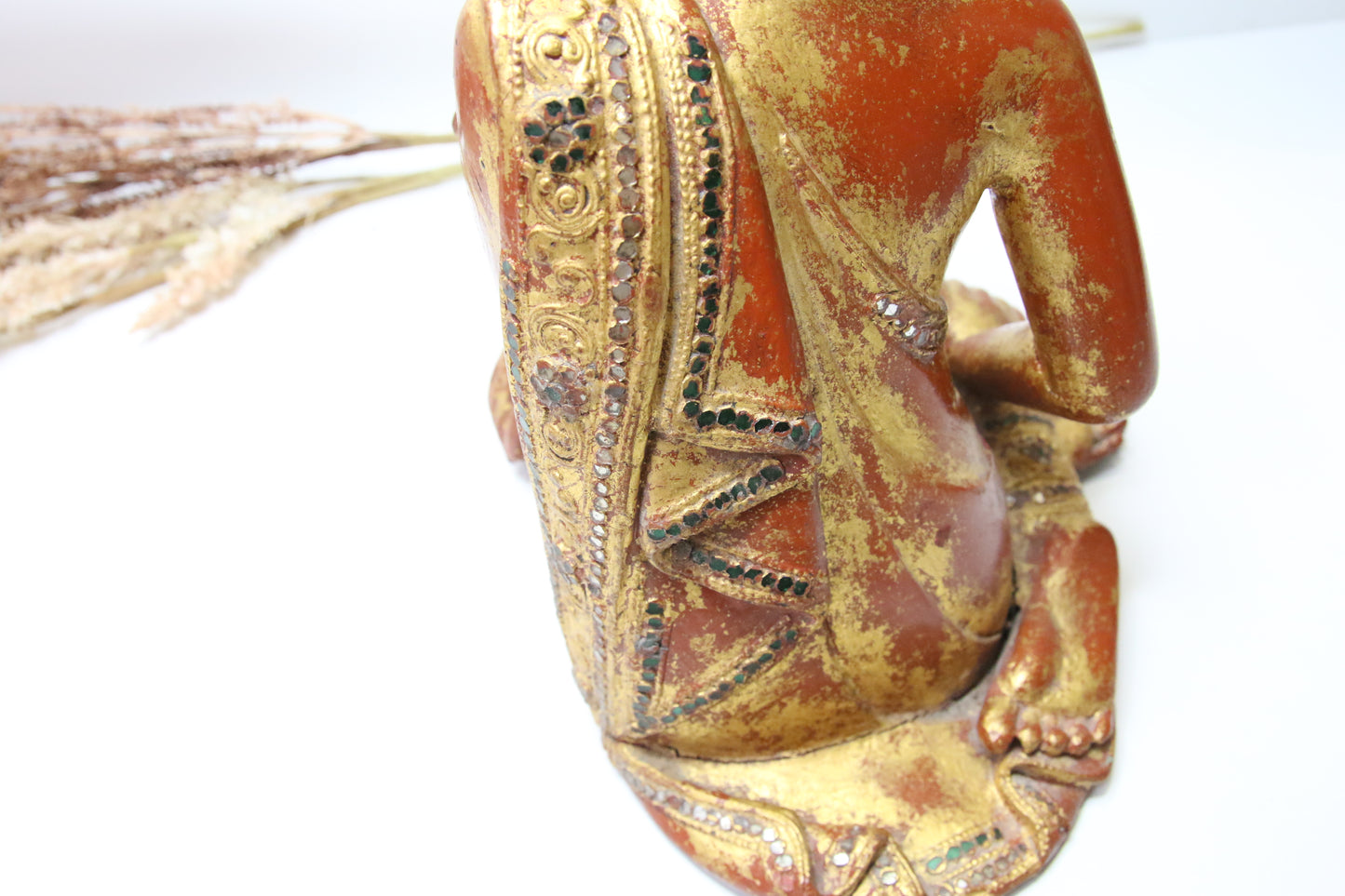 Buddha veistos/patsas puuta