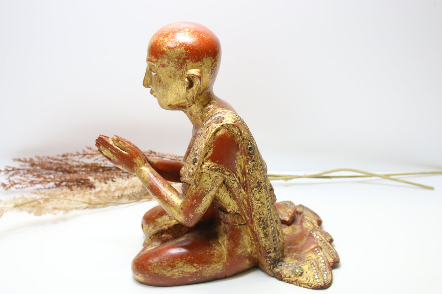 Buddha veistos/patsas puuta