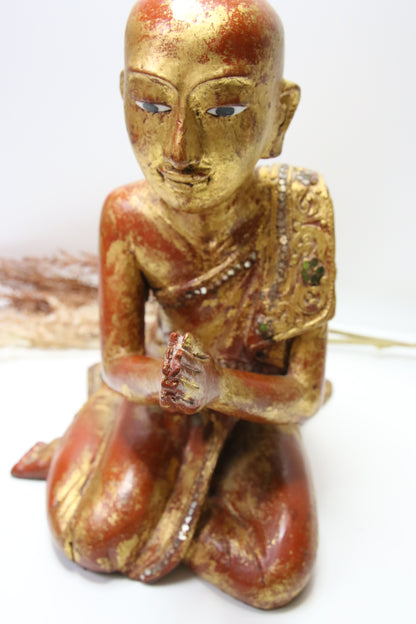 Buddha veistos/patsas puuta