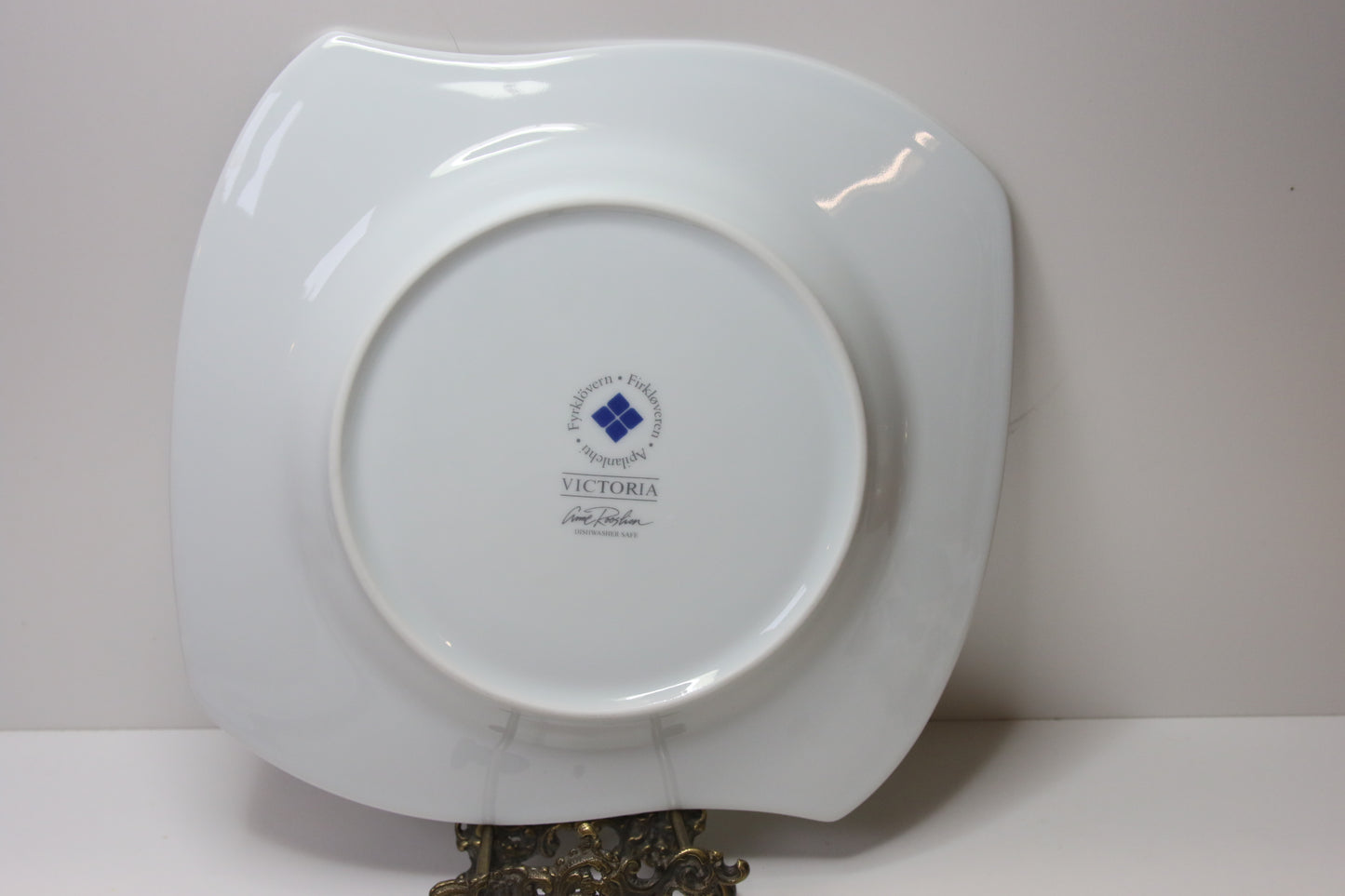 Apilanlehti Victoria Lautanen Anne Rooslin