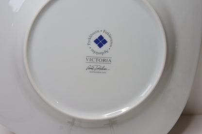 Apilanlehti Victoria Lautanen Anne Rooslin