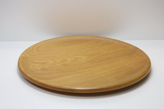 Puinen pyöreä tarjotin