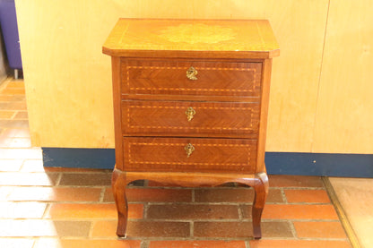 Pikkulipasto antiikintyylinen