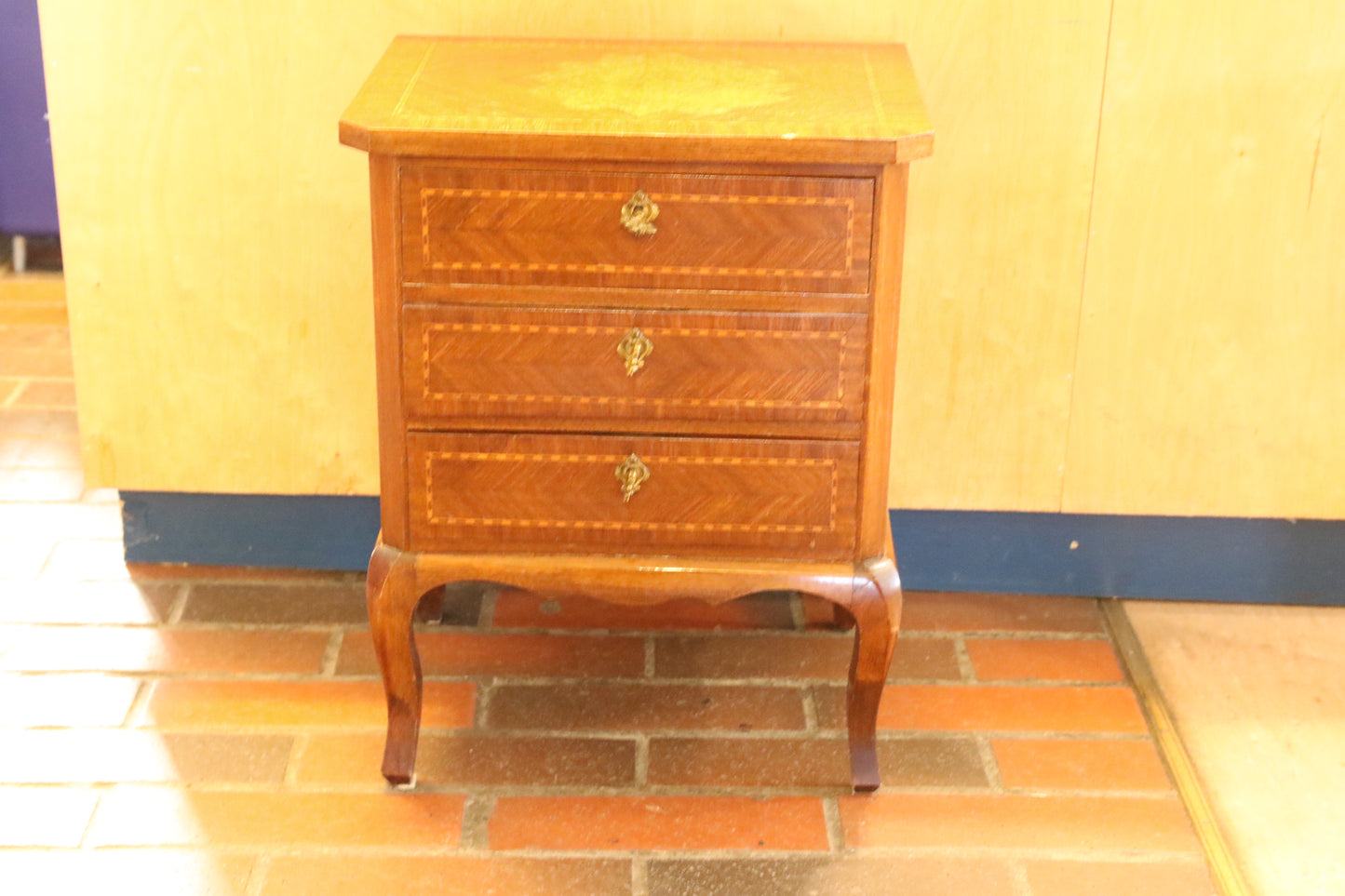 Pikkulipasto antiikintyylinen