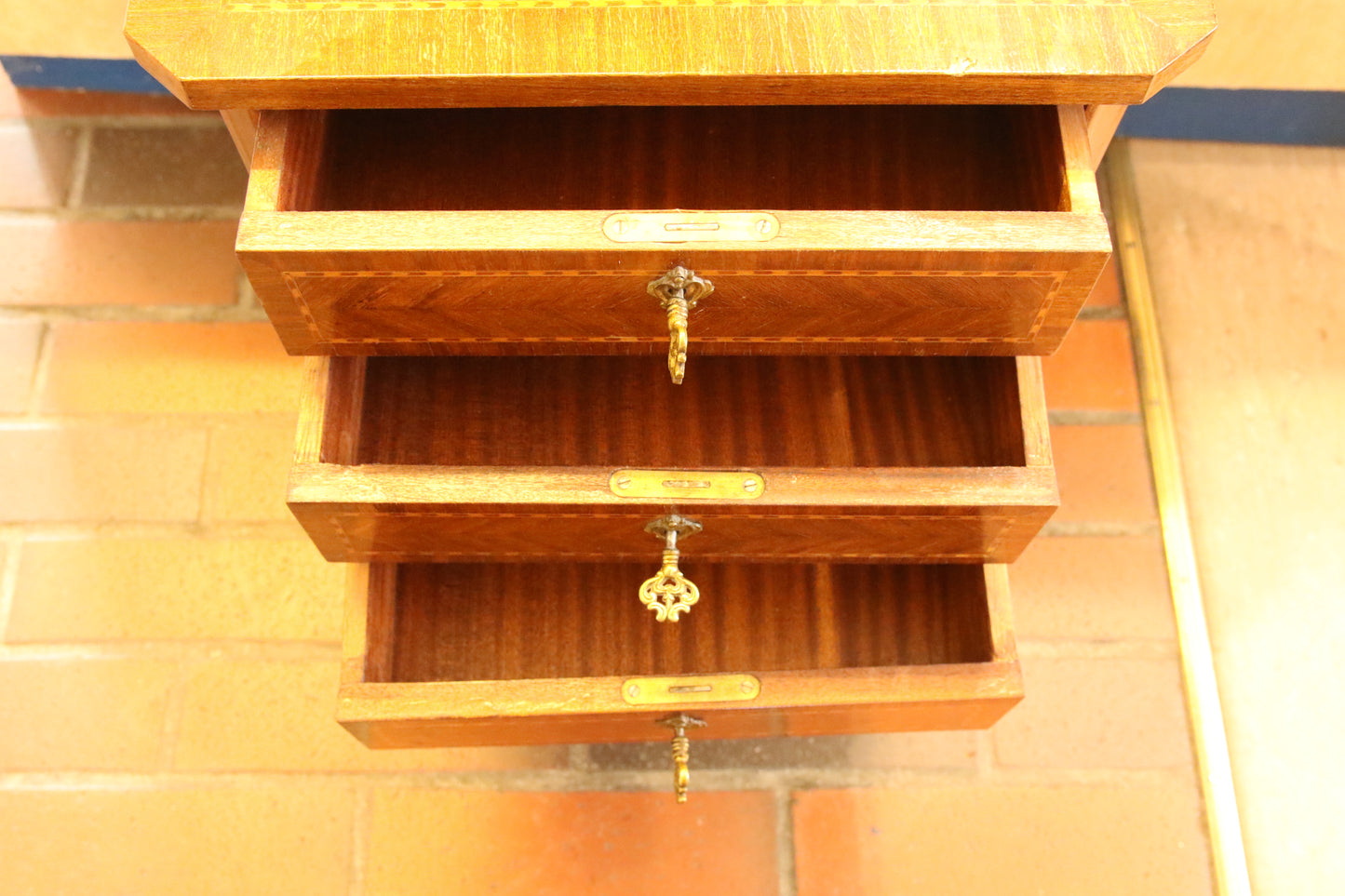 Pikkulipasto antiikintyylinen