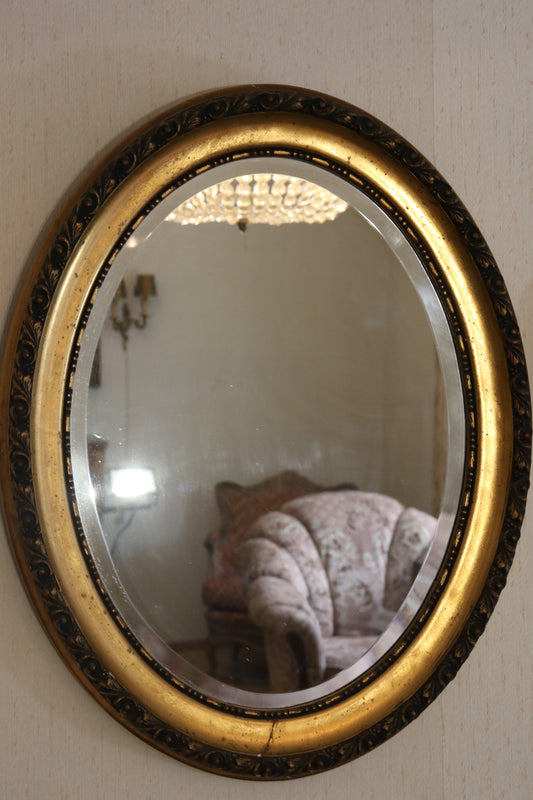 Soikea antiikkipeili