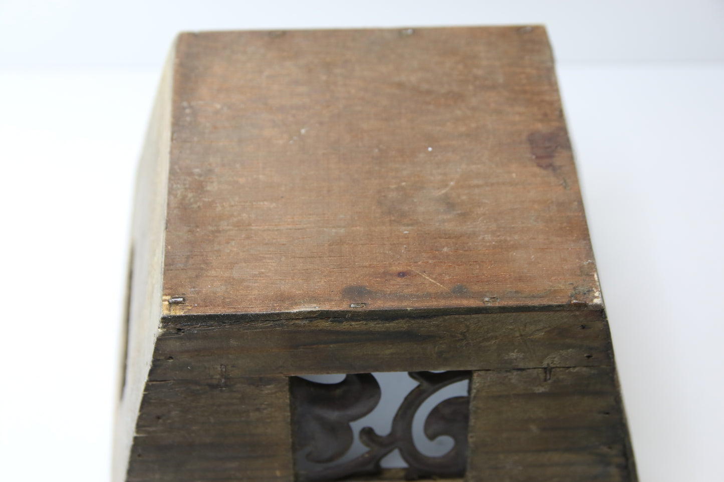 Puu-metallinen laatikko/ruukku