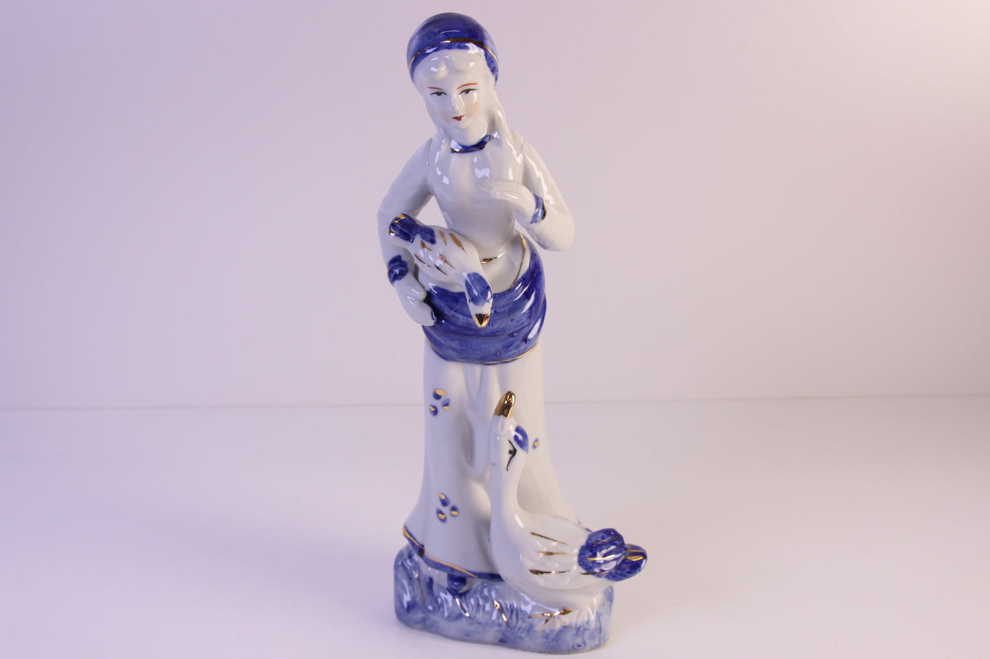 Figuuri Nainen ja joutsenet