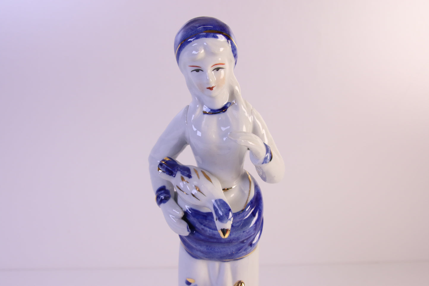 Figuuri Nainen ja joutsenet