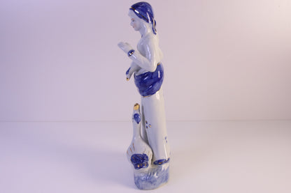 Figuuri Nainen ja joutsenet