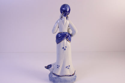 Figuuri Nainen ja joutsenet