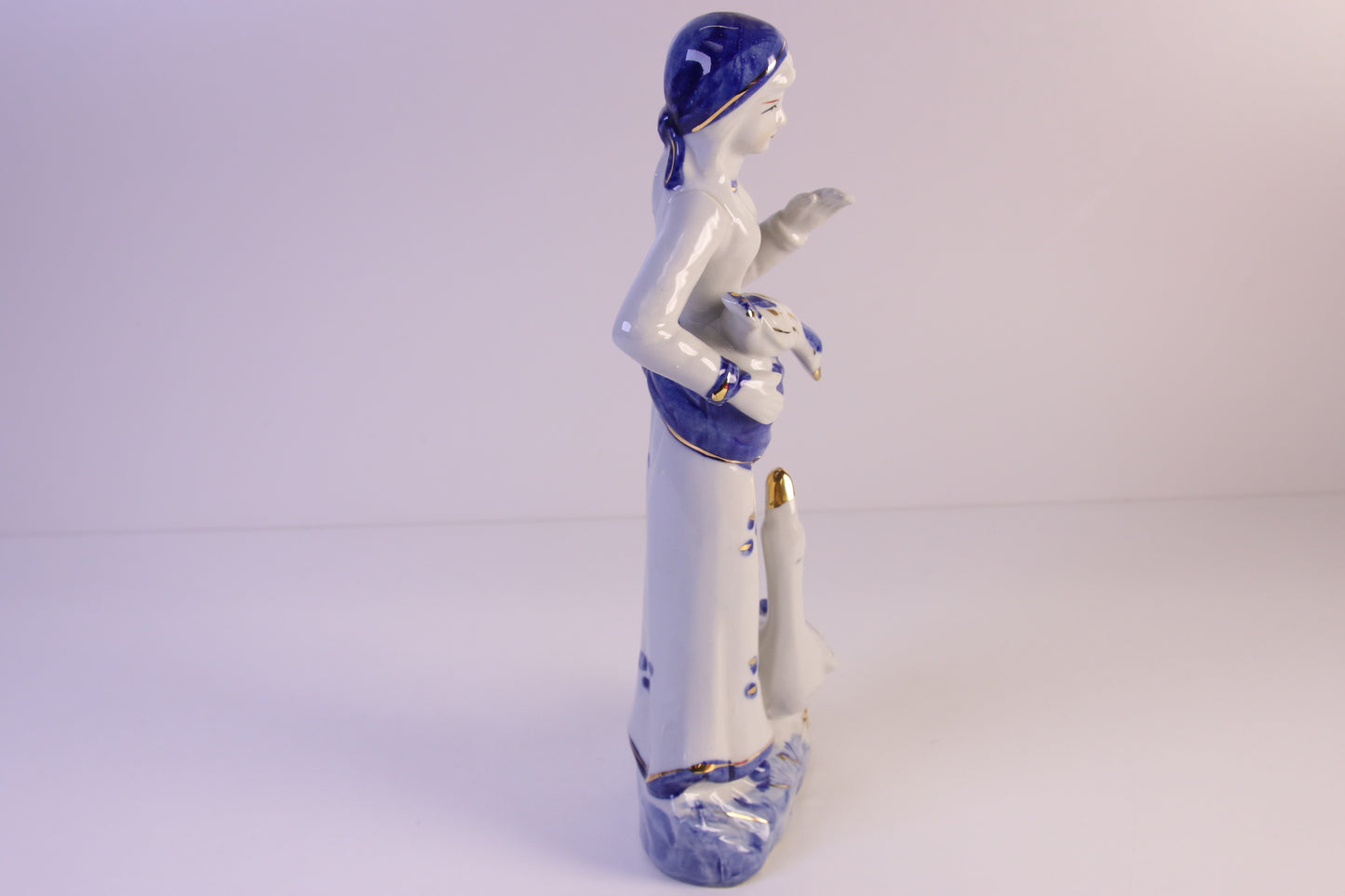 Figuuri Nainen ja joutsenet