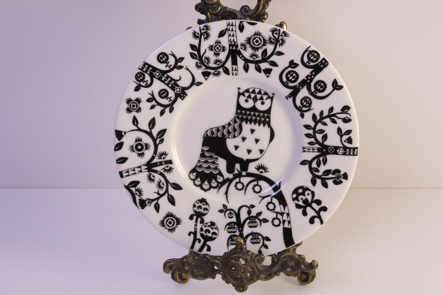 Iittala Taika Musta lautanen Uusi Heikki Orvola