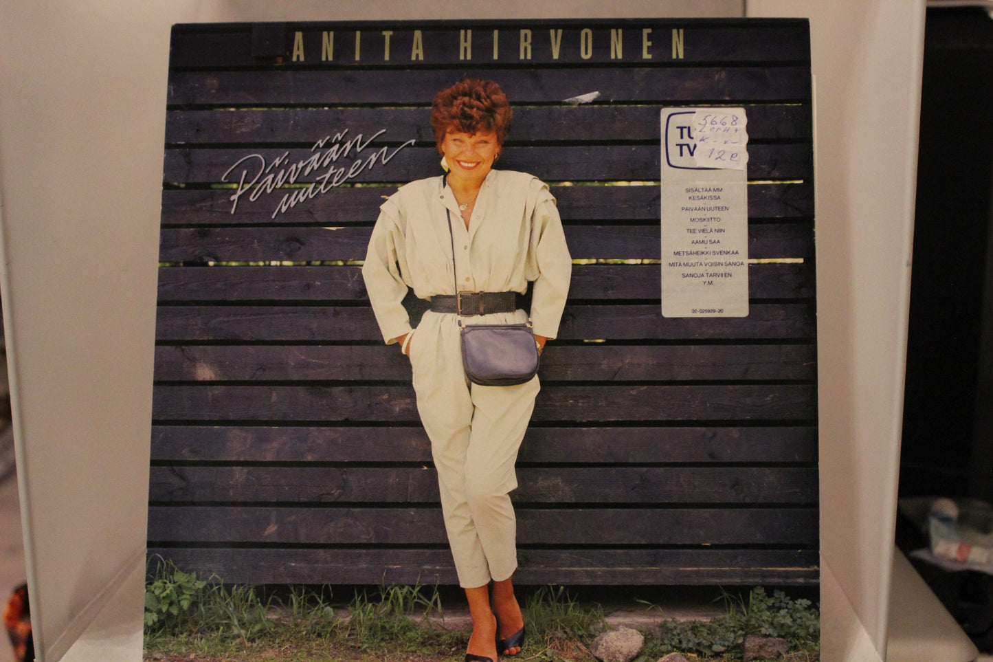 Anita Hirvonen Päivään uuteen lp-levy