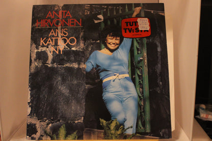 Anita Hirvonen Ans kattoo ny lp-levy