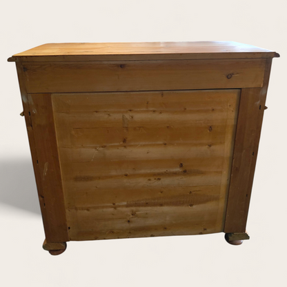 Lipasto/senkki vetolaatikoilla