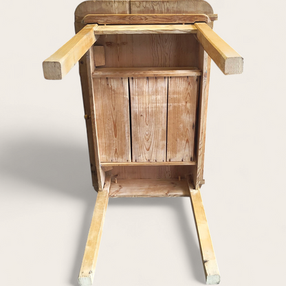 Talonpoikaispöytä laatikolla