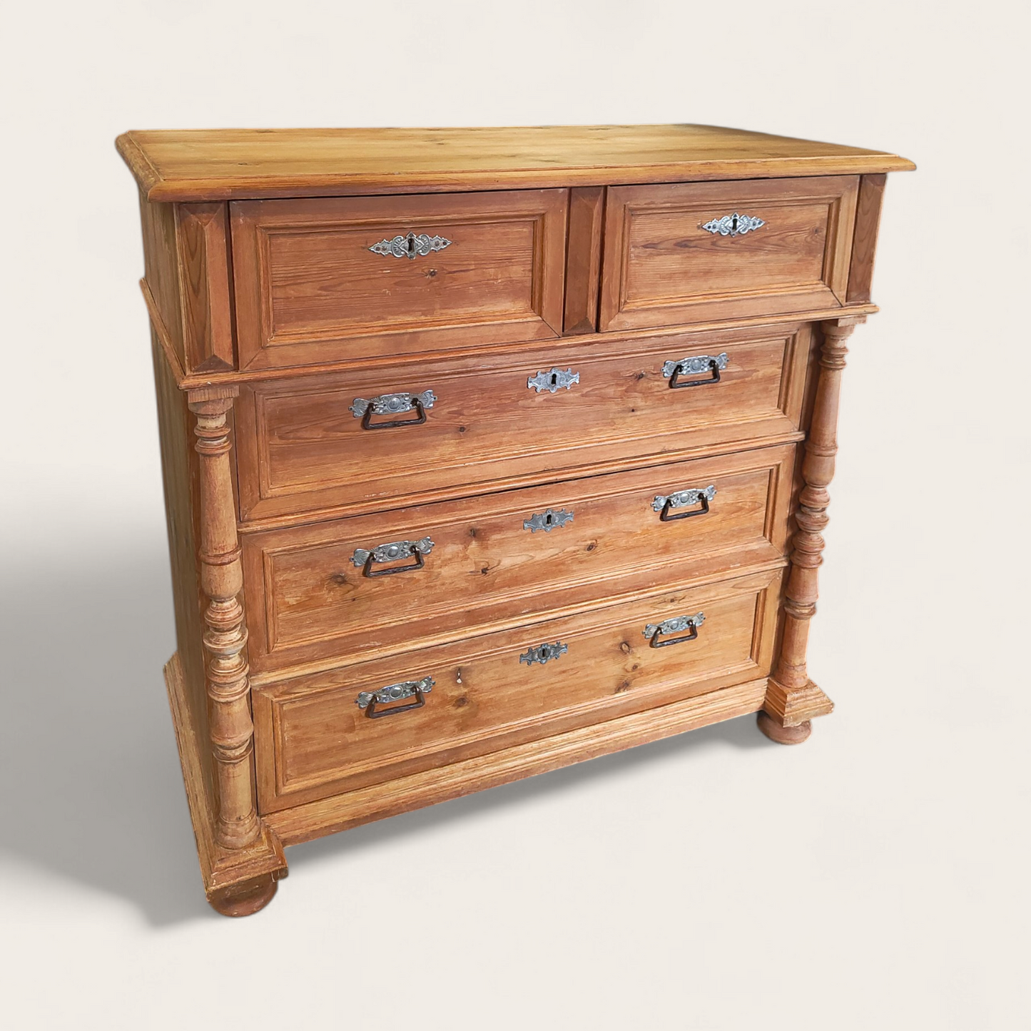 Lipasto/senkki vetolaatikoilla