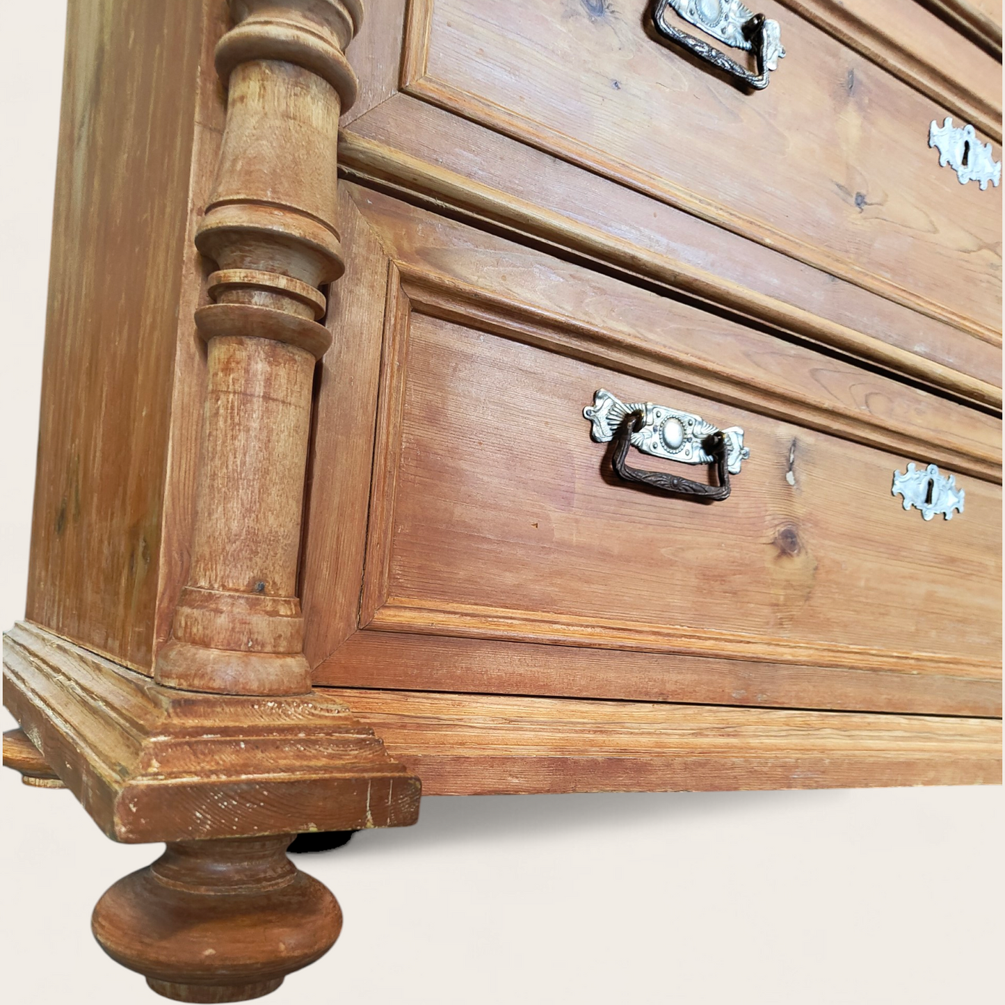 Lipasto/senkki vetolaatikoilla