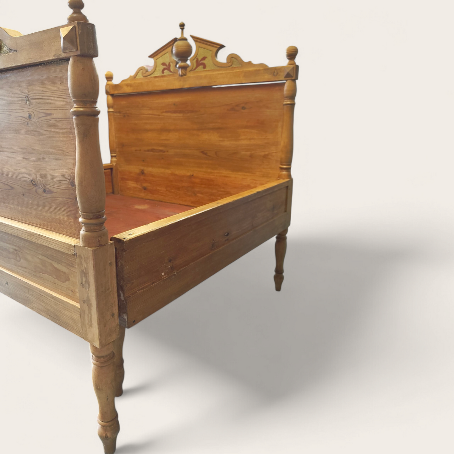 Jatkettava puinen sänky