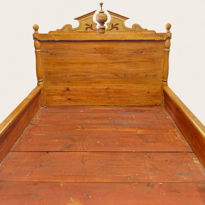 Jatkettava puinen sänky