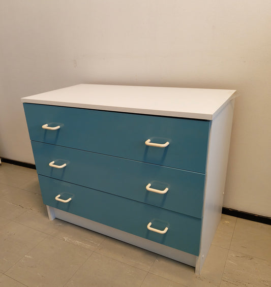 Sinivalkoinen laatikosto