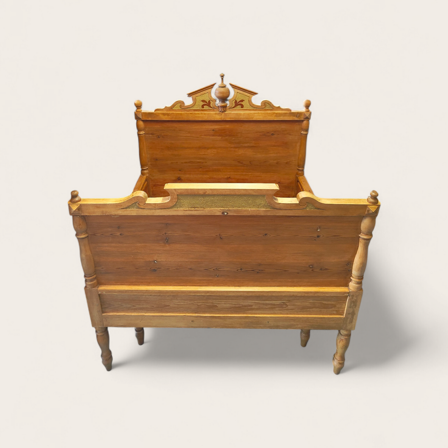 Jatkettava puinen sänky