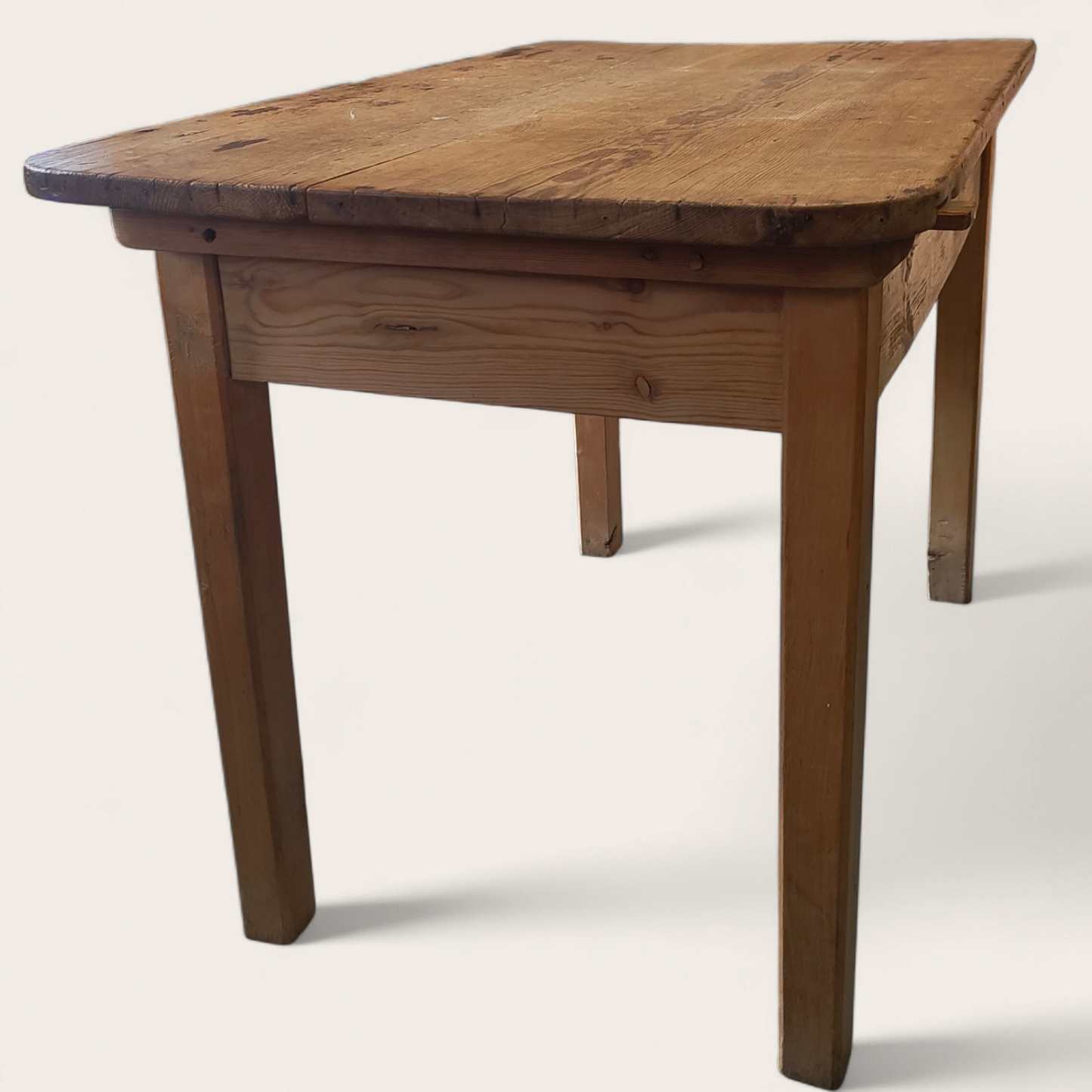 Talonpoikaispöytä laatikolla