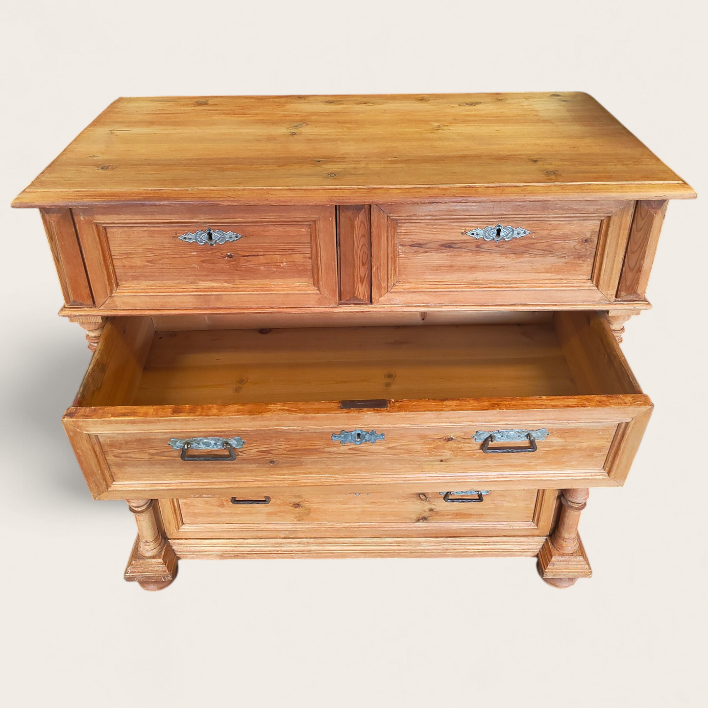 Lipasto/senkki vetolaatikoilla