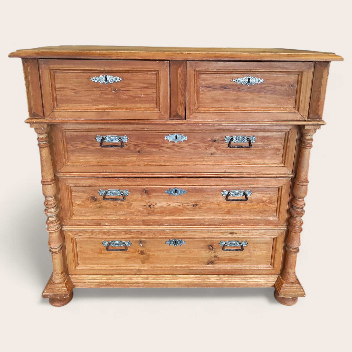 Lipasto/senkki vetolaatikoilla