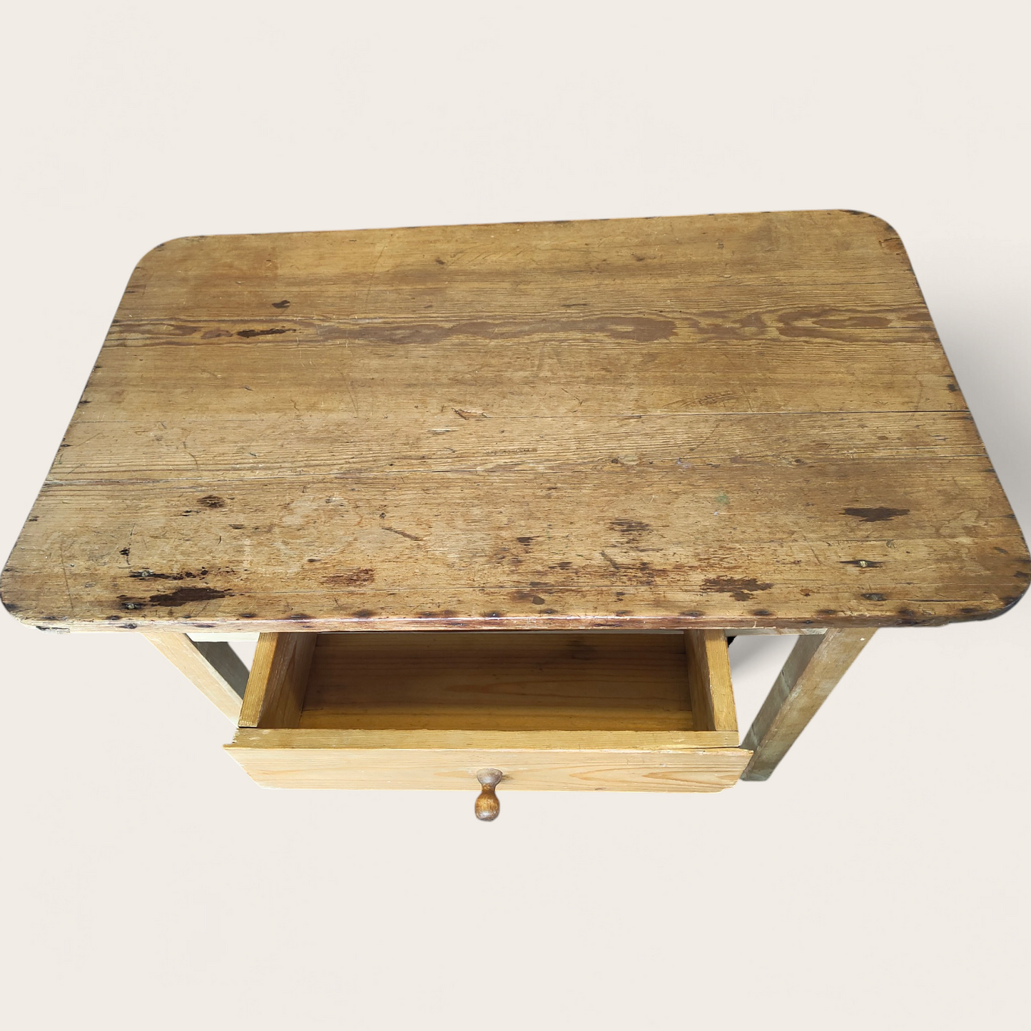 Talonpoikaispöytä laatikolla