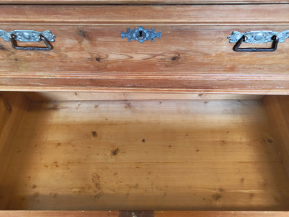 Lipasto/senkki vetolaatikoilla