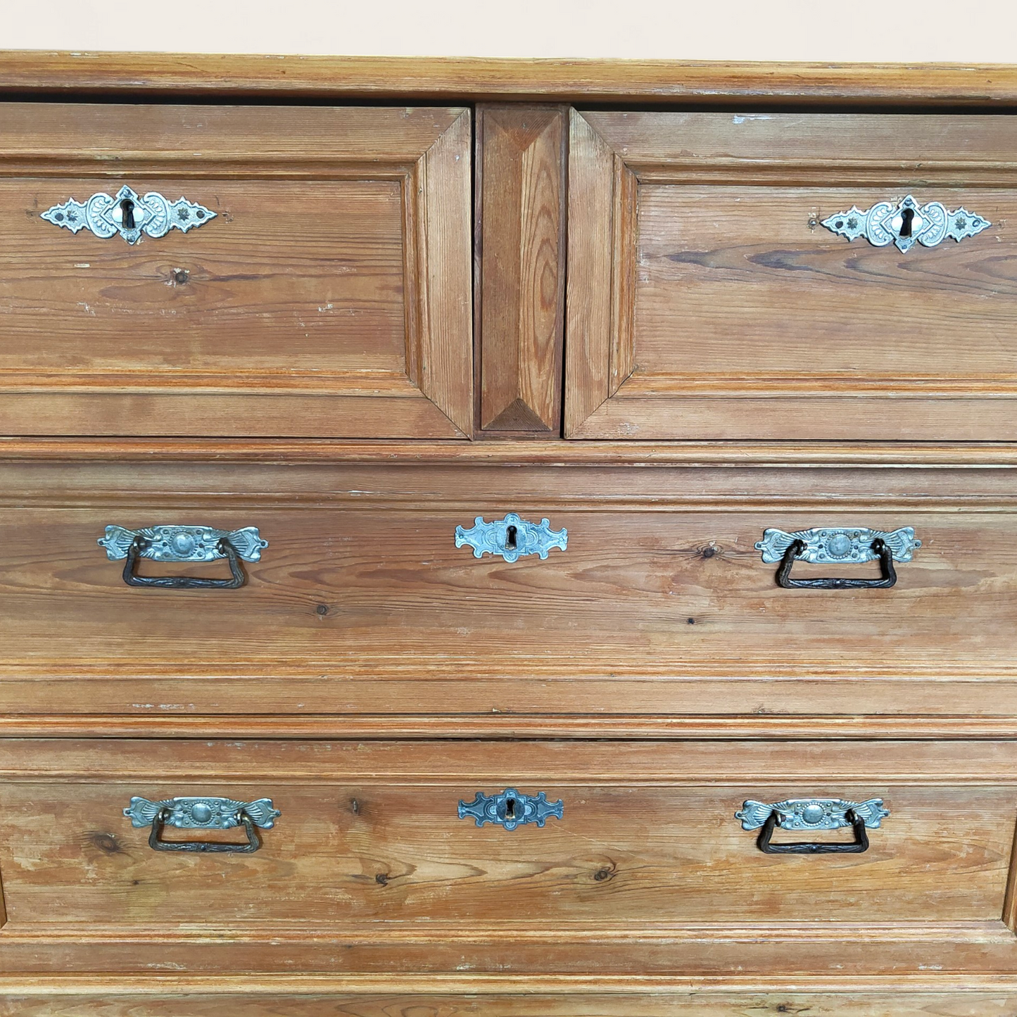 Lipasto/senkki vetolaatikoilla